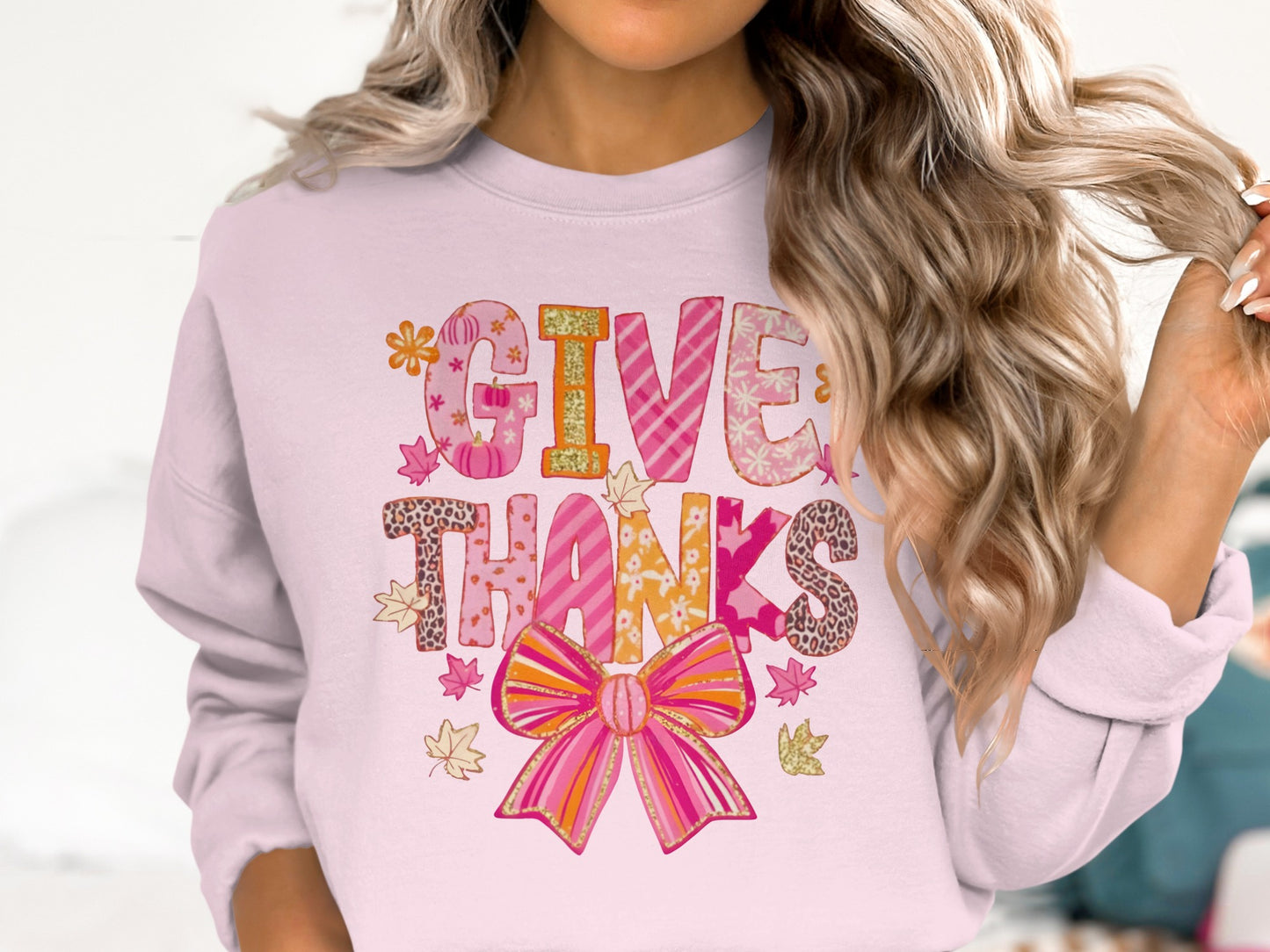 Festive Give Thanks Graphic Pullover Product